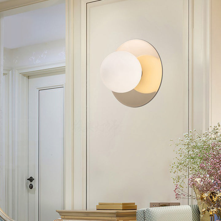 Applique murale contemporaine créative ronde en verre et fer à 1 lumière pour chambre 