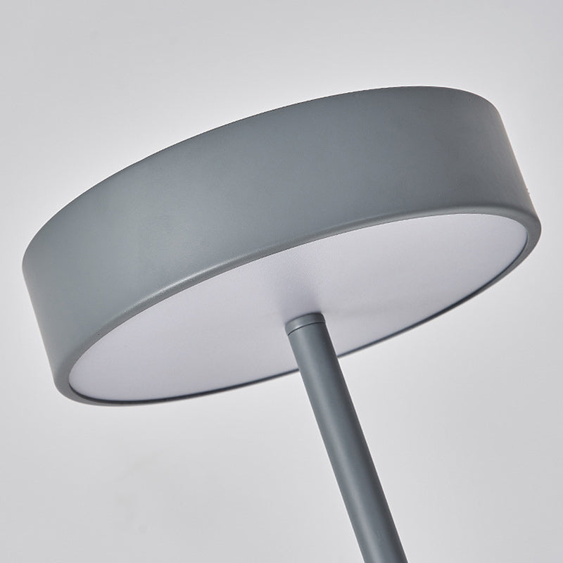 Contemporary Scandinavian Round Iron LED Standing Floor Lamp For Bedroom