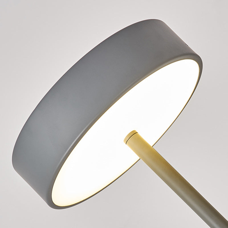 Contemporary Scandinavian Round Iron LED Standing Floor Lamp For Bedroom