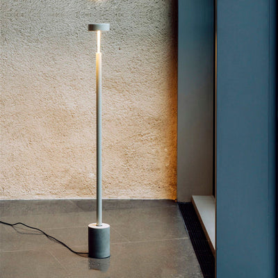 Contemporary Scandinavian Round Iron LED Standing Floor Lamp For Bedroom