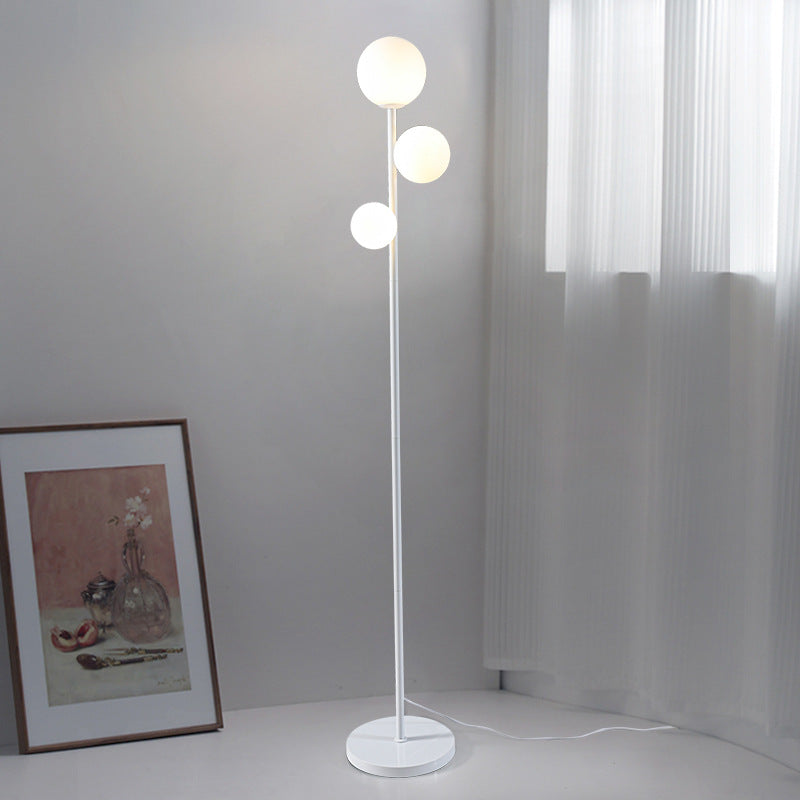 Zeitgenössische kreative runde Kugel Acryl Eisen 3-Licht Stehlampe für Schlafzimmer 