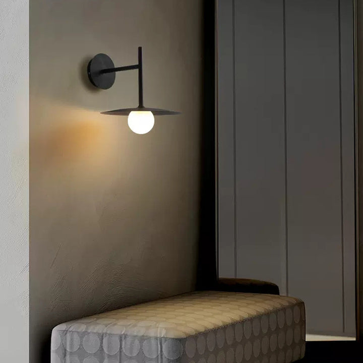 Moderne minimalistische rechteckige fliegende Untertasse Eisenkunstglas 1-Licht-Wandleuchte für Wohnzimmer 