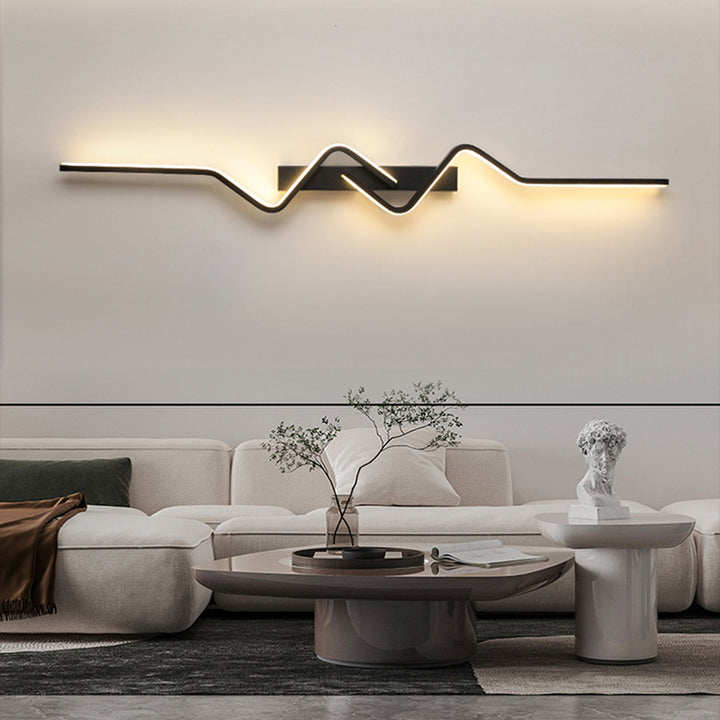Moderne minimalistische vertikale unregelmäßige Wellenkurve Aluminium PVC Eisen Silikon LED Wandleuchte für Schlafzimmer 