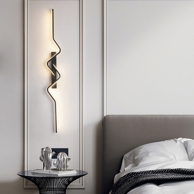 Moderne minimalistische vertikale unregelmäßige Wellenkurve Aluminium PVC Eisen Silikon LED Wandleuchte für Schlafzimmer 