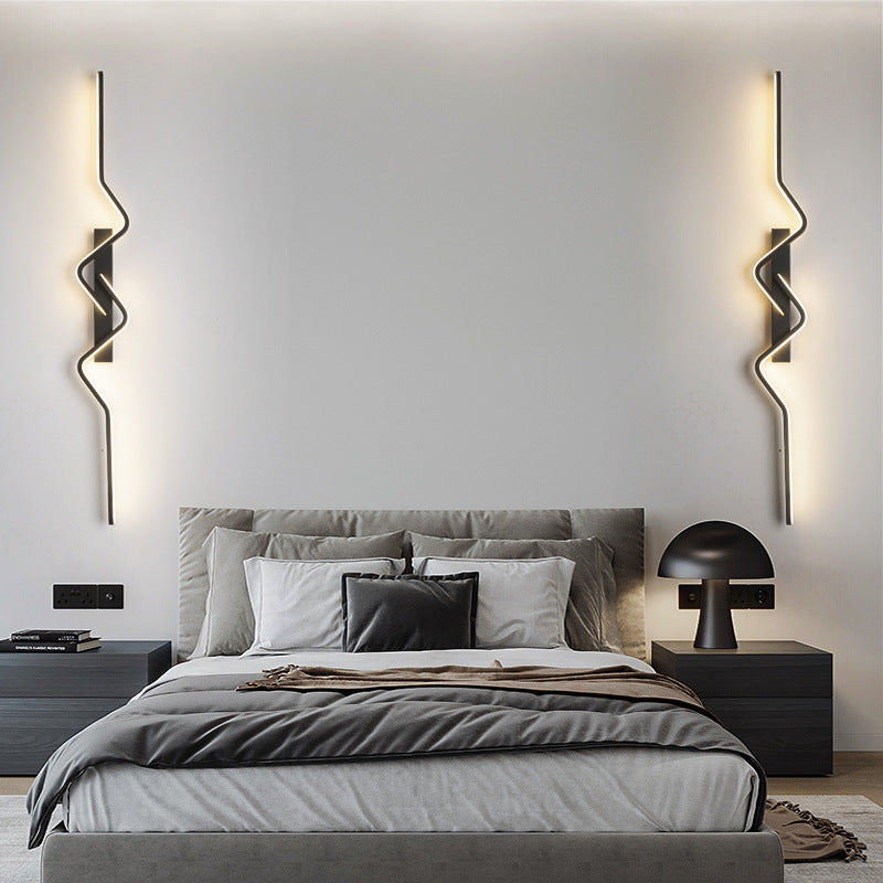 Moderne minimalistische vertikale unregelmäßige Wellenkurve Aluminium PVC Eisen Silikon LED Wandleuchte für Schlafzimmer 