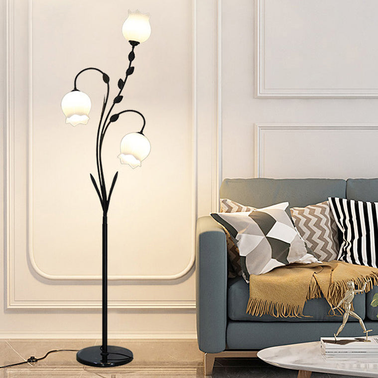 Lampadaire moderne minimaliste en fer en forme de fleur avec trois lumières en verre pour salon 