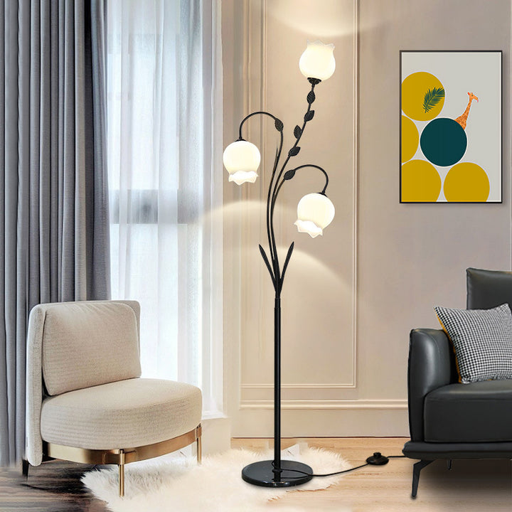 Lampadaire moderne minimaliste en fer en forme de fleur avec trois lumières en verre pour salon 