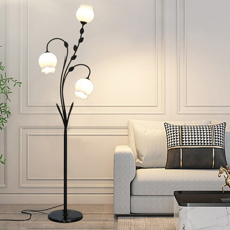 Lampadaire moderne minimaliste en fer en forme de fleur avec trois lumières en verre pour salon 