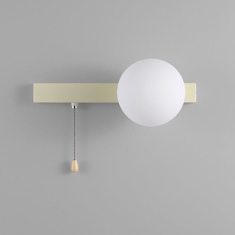 Moderne minimalistische rechteckige kugelförmige runde Eisen-Glas-1-Licht-Wandleuchte für das Schlafzimmer 