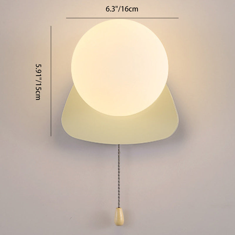 Moderne minimalistische rechteckige kugelförmige runde Eisen-Glas-1-Licht-Wandleuchte für das Schlafzimmer 