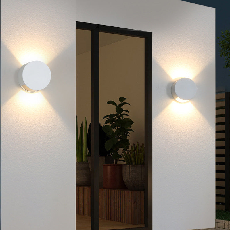 مصباح حائط LED زجاجي دائري من الألومنيوم بتصميم بسيط حديث للفناء الخارجي 