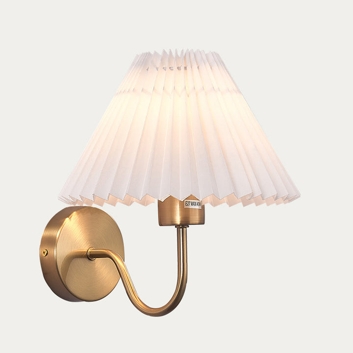 Applique murale moderne minimaliste en tissu pliant en forme de cône rond en fer avec une lumière pour chambre à coucher 