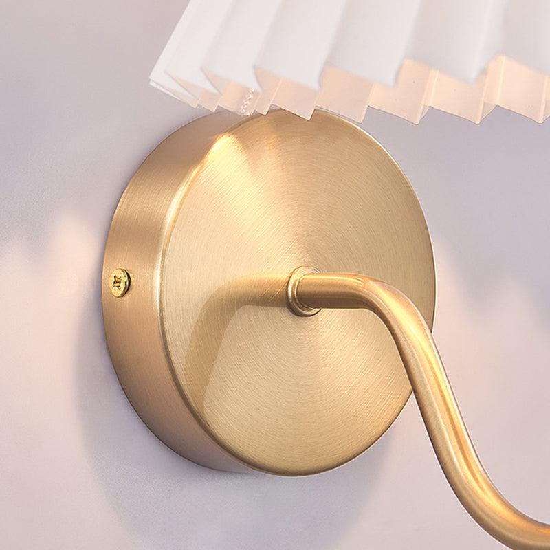 Lámpara Aplique de Pared de Tela Plegable de Hierro de 1 Luz de Cono Redondo Minimalista Moderna para Dormitorio 