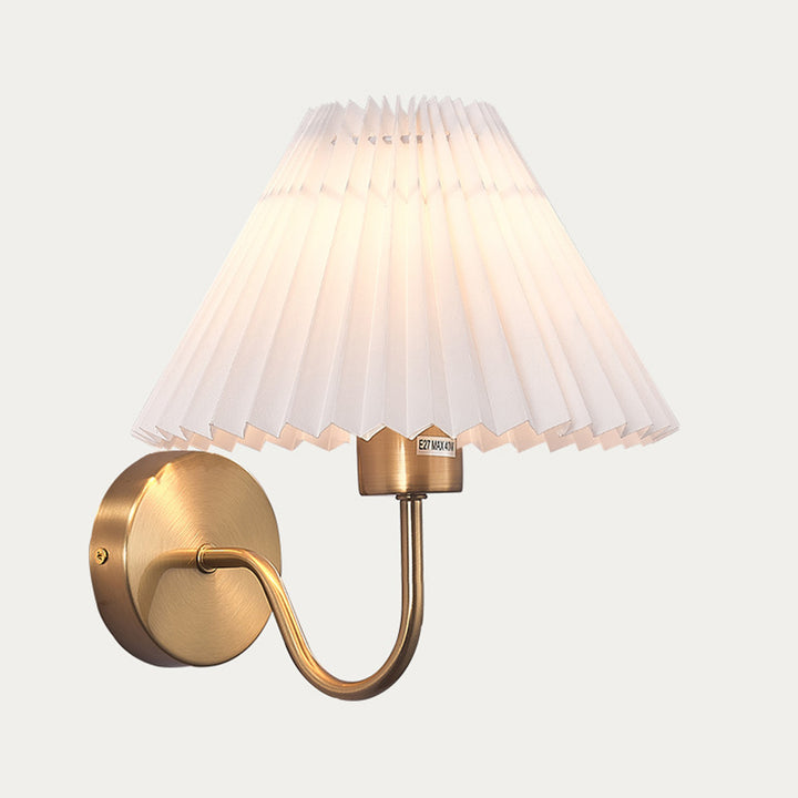 Applique murale moderne minimaliste en tissu pliant en forme de cône rond en fer avec une lumière pour chambre à coucher 