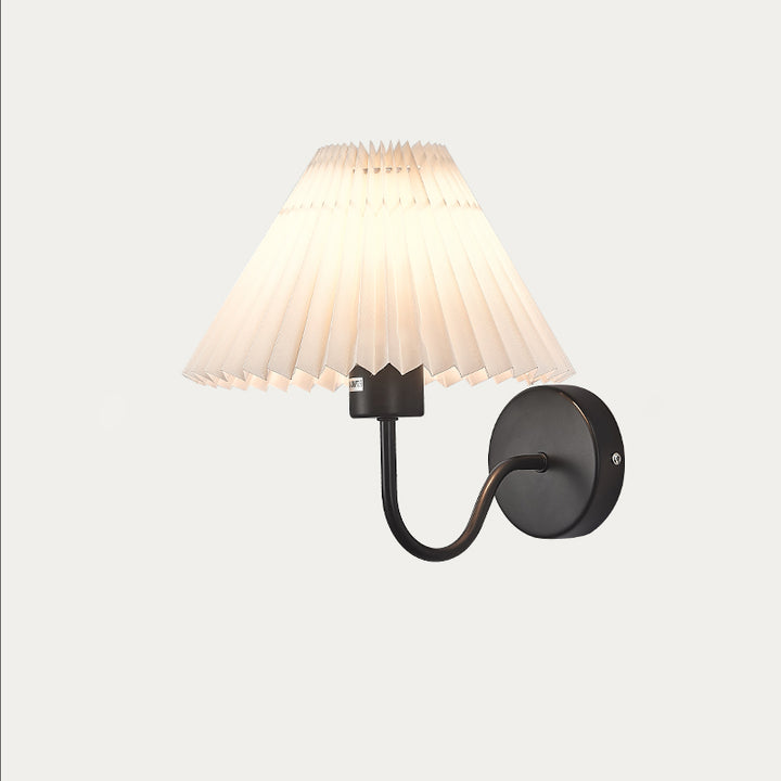 Applique murale moderne minimaliste en tissu pliant en forme de cône rond en fer avec une lumière pour chambre à coucher 