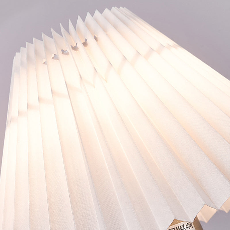 Lámpara Aplique de Pared de Tela Plegable de Hierro de 1 Luz de Cono Redondo Minimalista Moderna para Dormitorio 