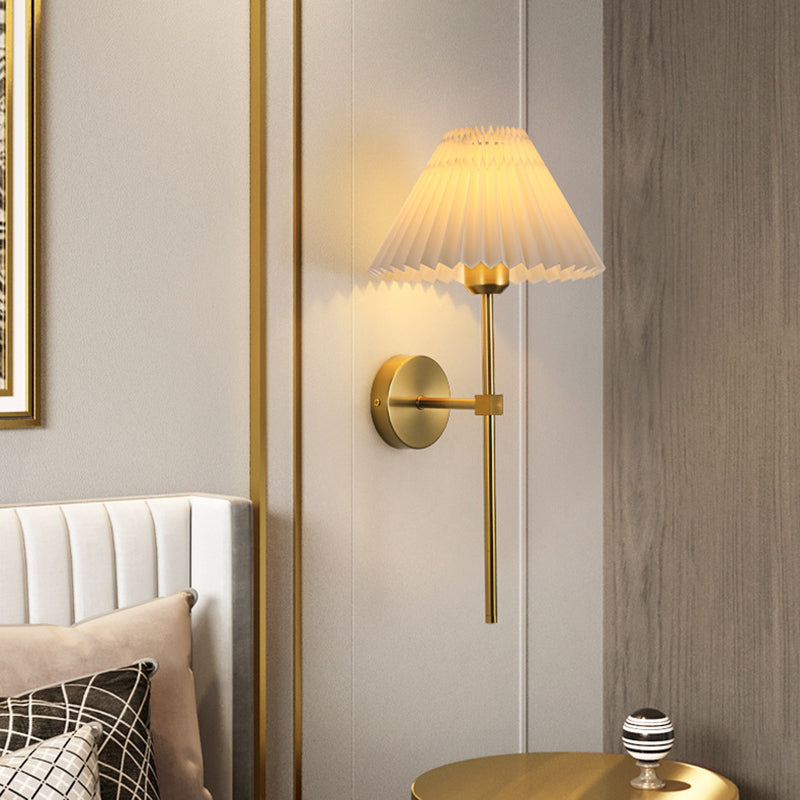 Applique Murale Moderne Minimaliste Cône Trapèze Long Poteau Fer Tissu 1 Lumière Pour Chambre 