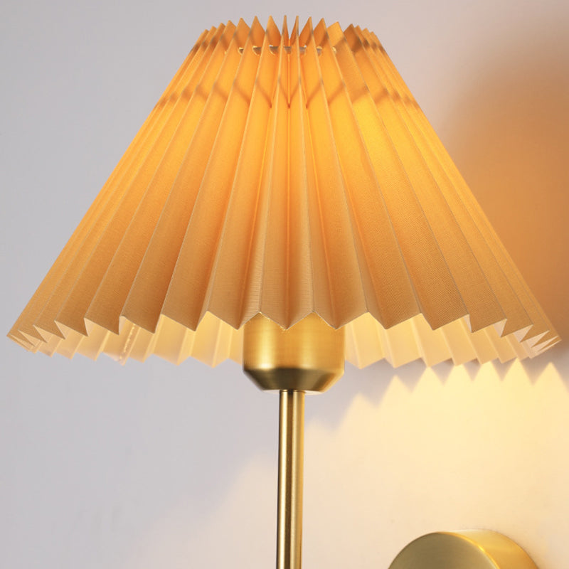 Applique Murale Moderne Minimaliste Cône Trapèze Long Poteau Fer Tissu 1 Lumière Pour Chambre 