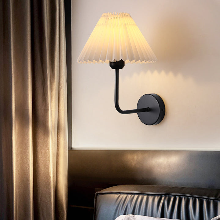 Applique murale moderne minimaliste ronde plissée en tissu de fer à 1 lumière pour chambre 