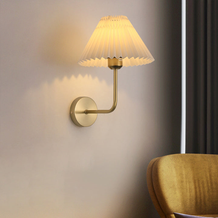 Applique murale moderne minimaliste ronde plissée en tissu de fer à 1 lumière pour chambre 