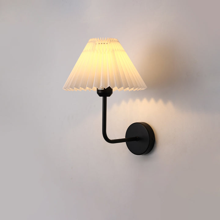 Applique murale moderne minimaliste ronde plissée en tissu de fer à 1 lumière pour chambre 