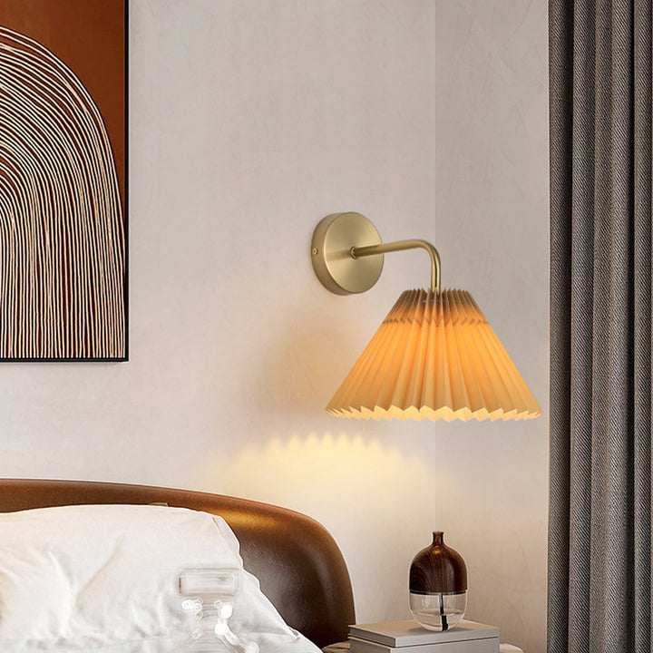 Applique murale moderne minimaliste ronde plissée en tissu de fer à 1 lumière pour chambre 
