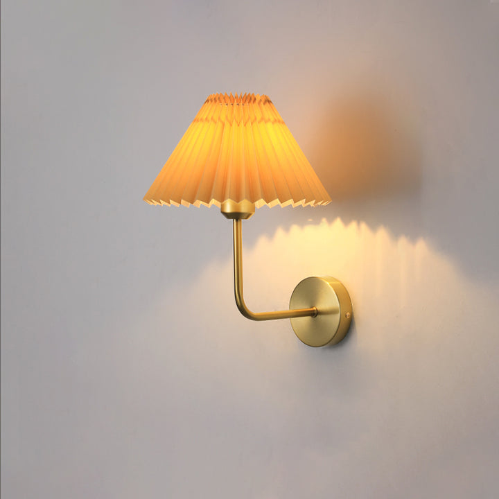 Applique murale moderne minimaliste ronde plissée en tissu de fer à 1 lumière pour chambre 