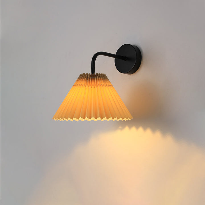 Applique murale moderne minimaliste ronde plissée en tissu de fer à 1 lumière pour chambre 