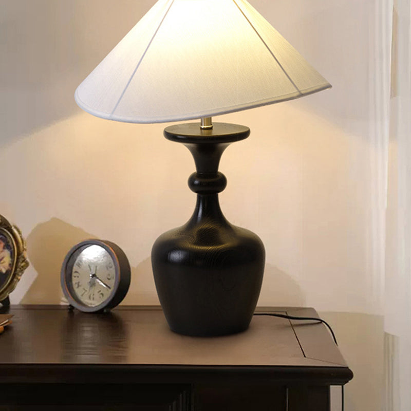 Traditionelle französische runde Vase mit Sockel aus Holz, Stoff und Eisen, 1-flammige Tischlampe für Wohnzimmer 