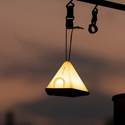 Luz LED para exteriores con forma de triángulo de tienda creativa contemporánea ABS PP para patio exterior 