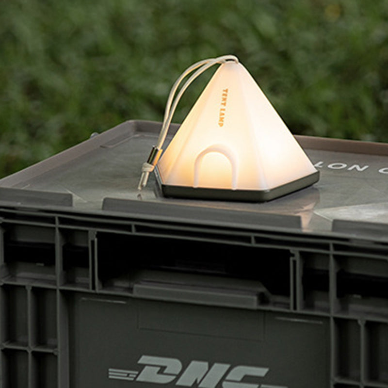 Luz LED para exteriores con forma de triángulo de tienda creativa contemporánea ABS PP para patio exterior 