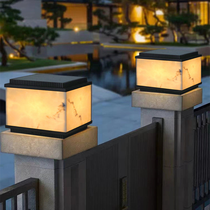 Lumière de tête de poteau LED en résine d'aluminium texturé en marbre rectangulaire étanche solaire chinois traditionnel pour jardin 