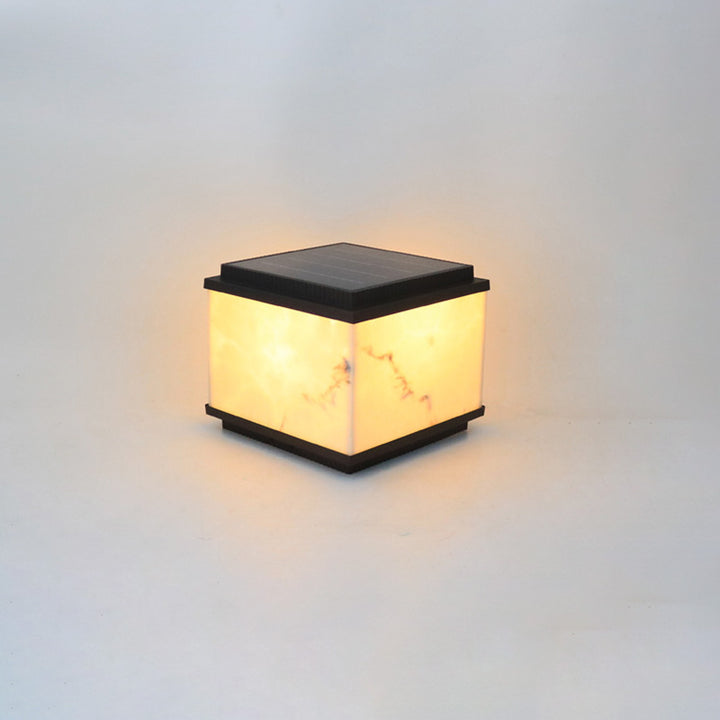 Lumière de tête de poteau LED en résine d'aluminium texturé en marbre rectangulaire étanche solaire chinois traditionnel pour jardin 