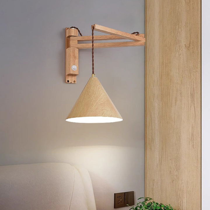 Applique murale à un bras oscillant conique en bois et fer vintage traditionnel pour chambre à coucher 