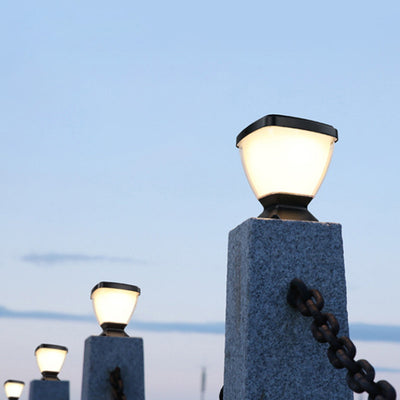 ضوء رأس عمود LED من الألومنيوم والكمبيوتر الشخصي الشمسي المقاوم للماء بتصميم مربع حديث وبسيط للحديقة 