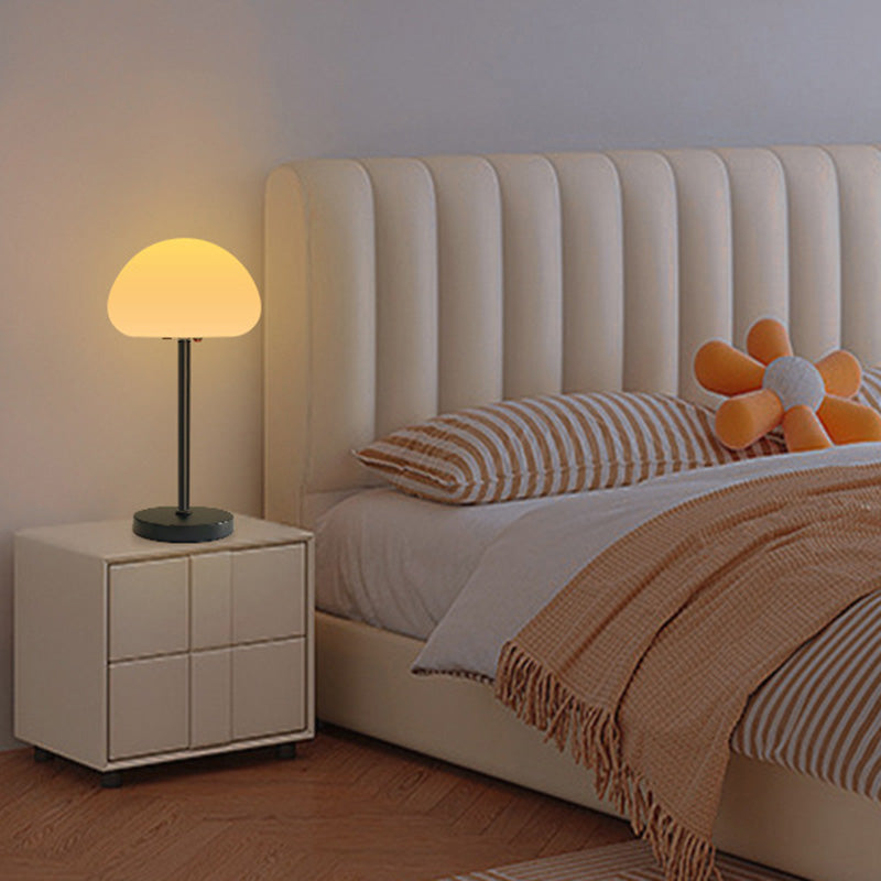 Lampe de table LED ovale créative contemporaine en fer et PE en forme de champignon pour chambre 