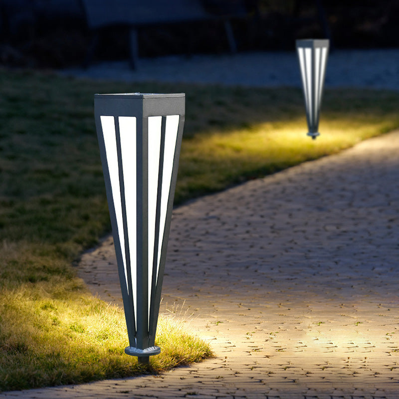 Modern Simplicité Solaire Quadrilatéral Cône Aluminium Fer Acrylique LED Fiche de Sol Lumière Extérieure Pour Jardin 