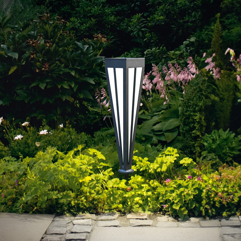 Modern Simplicité Solaire Quadrilatéral Cône Aluminium Fer Acrylique LED Fiche de Sol Lumière Extérieure Pour Jardin 