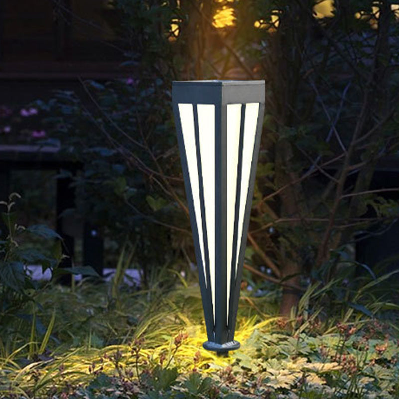Modern Simplicité Solaire Quadrilatéral Cône Aluminium Fer Acrylique LED Fiche de Sol Lumière Extérieure Pour Jardin 