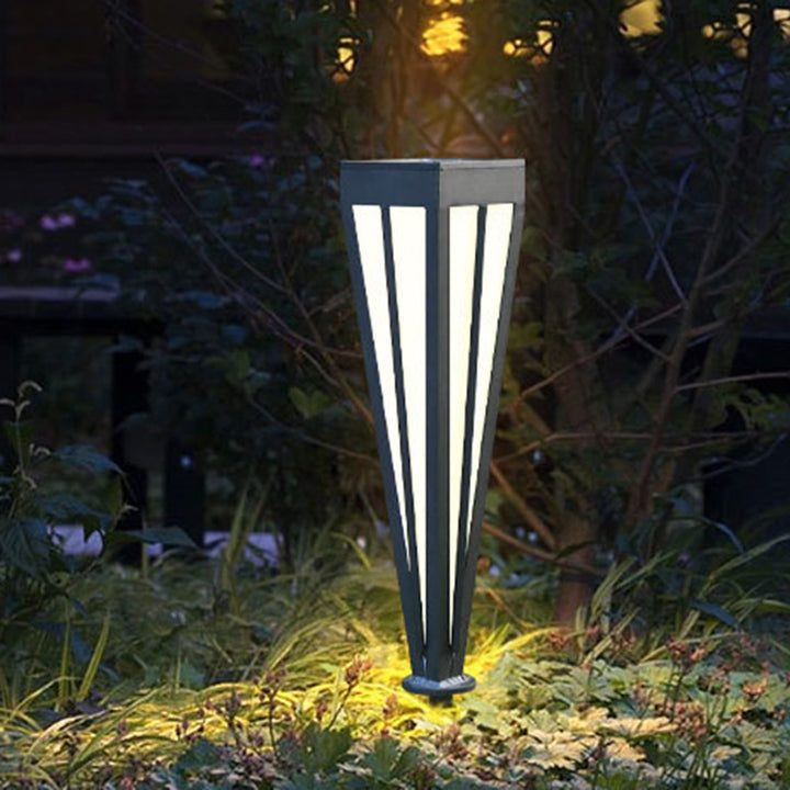 Modern Simplicité Solaire Quadrilatéral Cône Aluminium Fer Acrylique LED Fiche de Sol Lumière Extérieure Pour Jardin 