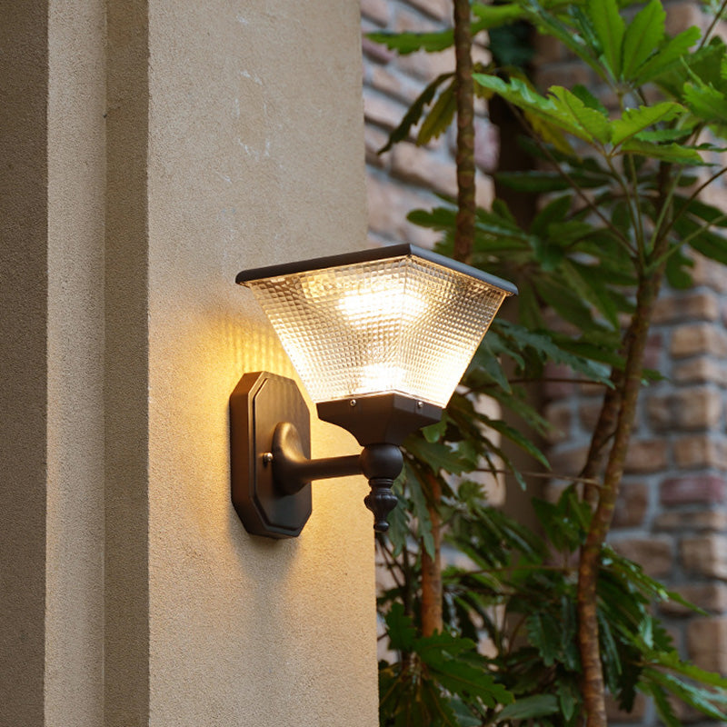 مصباح حائط LED من الألومنيوم بتصميم عصري بسيط مقاوم للماء بشكل مربع دائري للطاقة الشمسية للاستخدام في الفناء الخارجي 