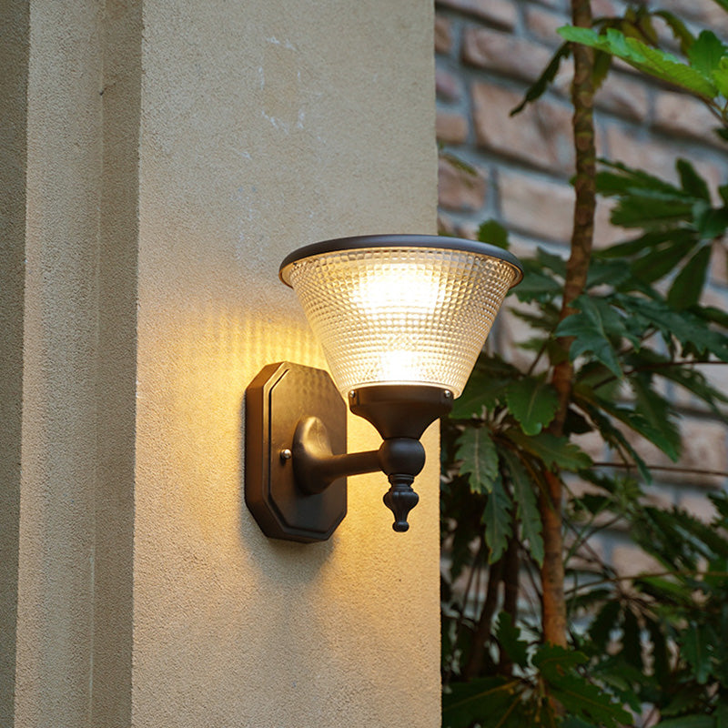 مصباح حائط LED من الألومنيوم بتصميم عصري بسيط مقاوم للماء بشكل مربع دائري للطاقة الشمسية للاستخدام في الفناء الخارجي 
