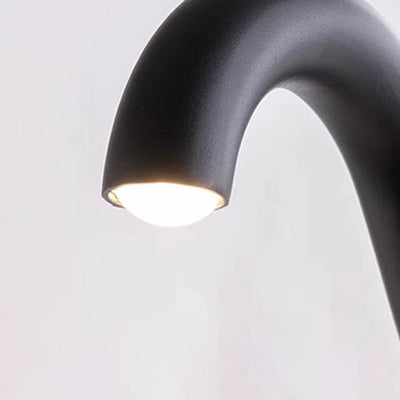 ضوء خارجي LED من الألومنيوم على شكل عمود منحني مقاوم للماء بتصميم بسيط وحديث للحديقة 