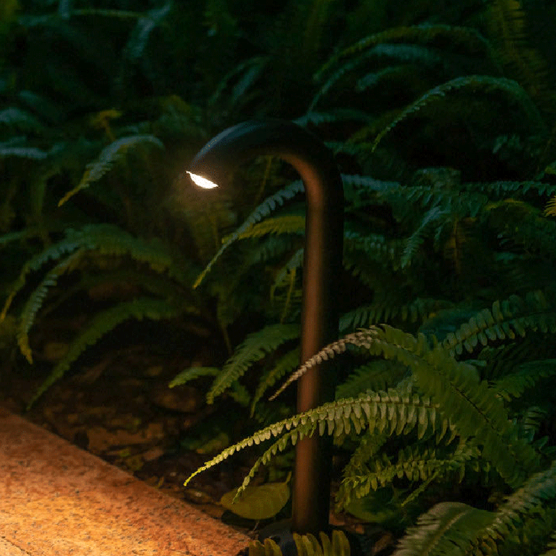 Lumière extérieure LED en aluminium pour jardin, poteau cylindrique incurvé étanche, simplicité moderne 