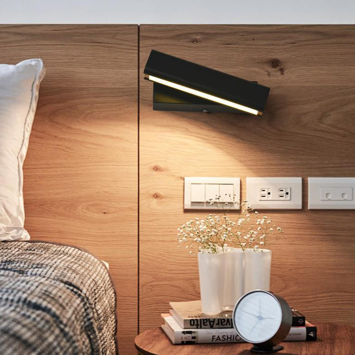 Applique murale LED rectangulaire rotative minimaliste moderne en fer et bois de caoutchouc pour chambre à coucher 