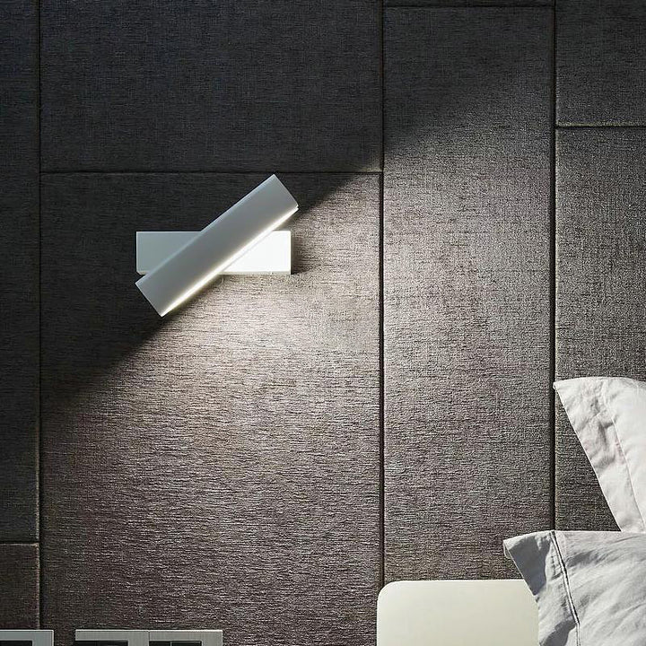 Applique murale LED rectangulaire rotative minimaliste moderne en fer et bois de caoutchouc pour chambre à coucher 