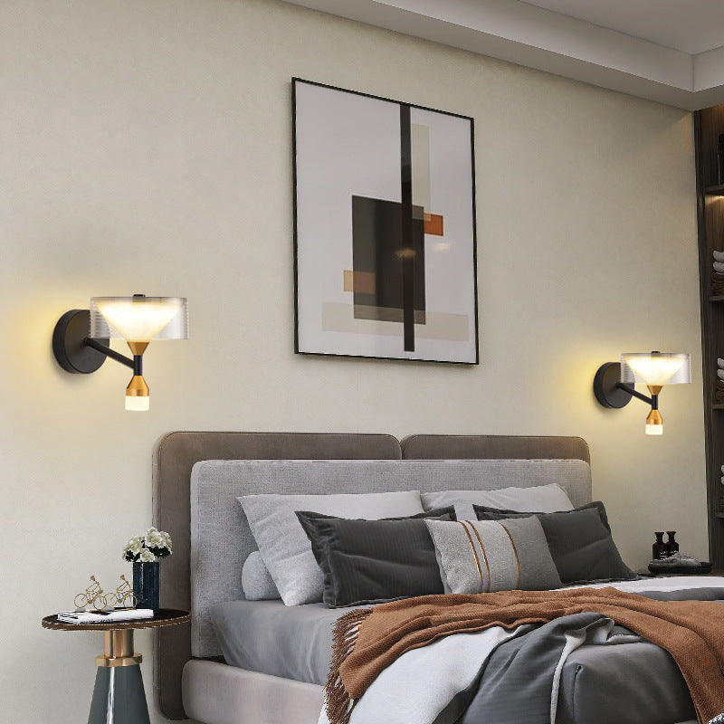 Moderne Luxus konische runde Eisen Acryl LED Wandleuchte Lampe für Schlafzimmer 