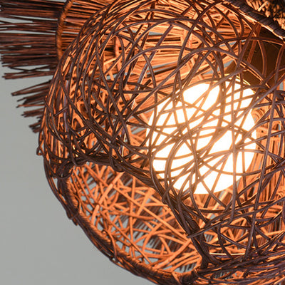 Traditionelle japanische runde kegelförmige Strohhut-Form aus Rattan mit 1 Licht für Wohnzimmer 