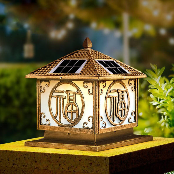 Lumière de tête de poteau LED en aluminium en forme de maison quadrangulaire solaire traditionnelle chinoise étanche pour jardin 