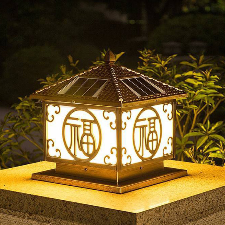 Lumière de tête de poteau LED en aluminium en forme de maison quadrangulaire solaire traditionnelle chinoise étanche pour jardin 